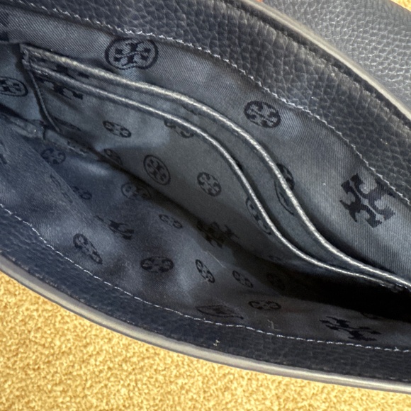 RARE Tory Burch Thea Flat Wallet Crossbody with Gold Strap - Navy - Picture 12 of 12